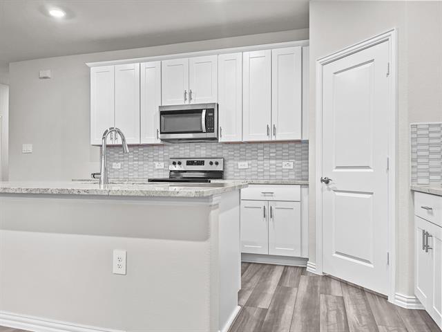 Building Photo - 3104 Yellow Pne Dr