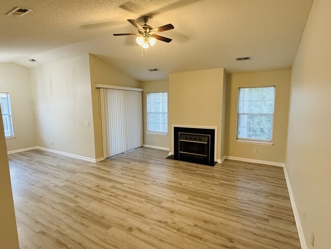 Building Photo - 2932 Mulberry Ln