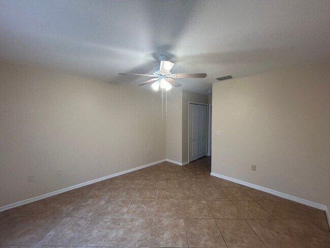 Building Photo - 6012 Thrush Ave