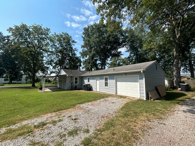 Building Photo - 905 W South St