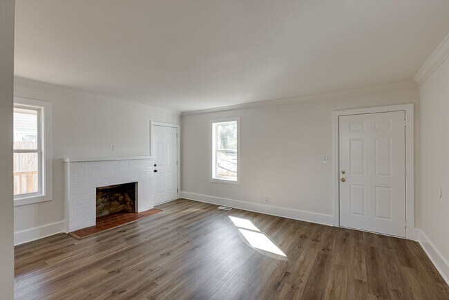 Building Photo - Newly Renovated 3BR/1BTH with Loft for Rent!