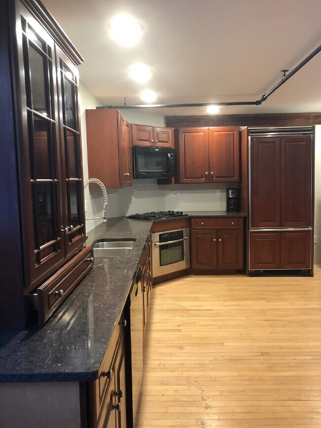 Building Photo - 13 Tavern Wy