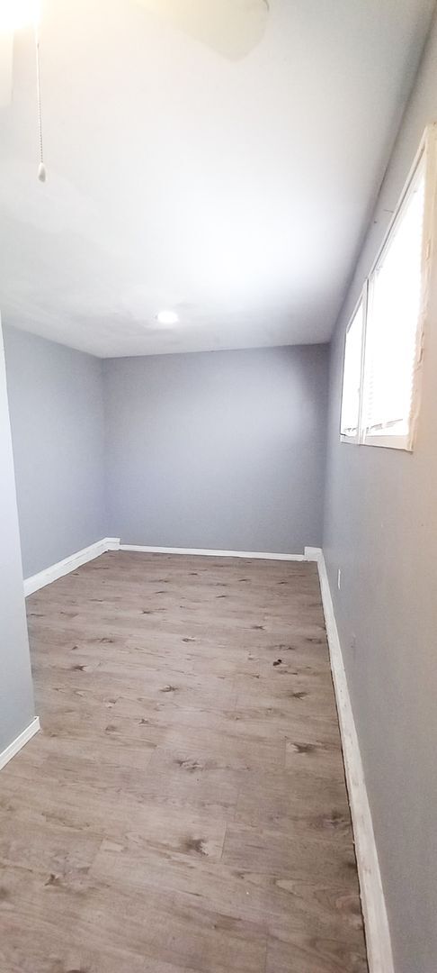 Building Photo - Handyman Special $0 First Month's Rent / “You fix, you SAVE BIG!!” Contact Mayshell for details: ...