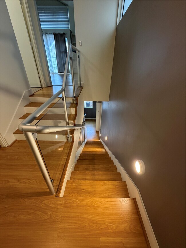 Building Photo - 6014 Fairdale Ln