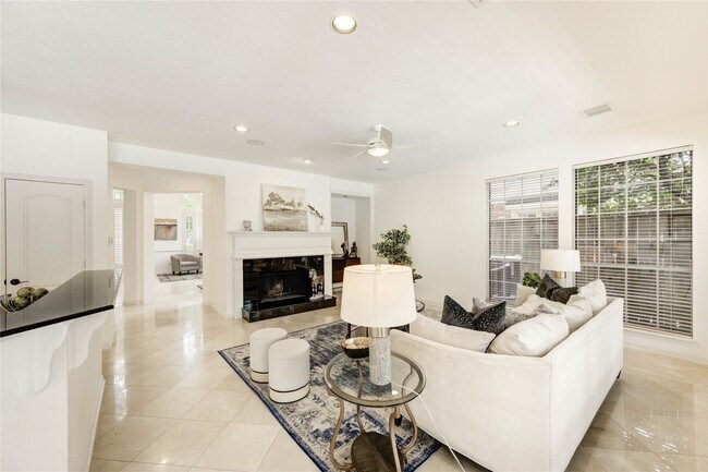 Building Photo - 13515 N Tracewood Bend