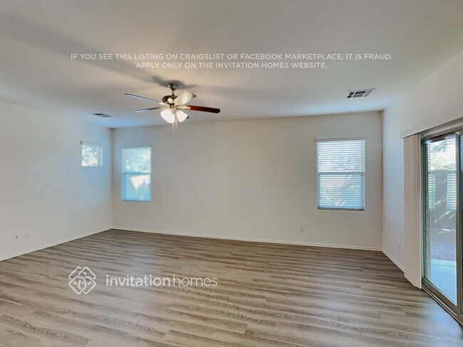 Building Photo - 1285 E Palomino Way