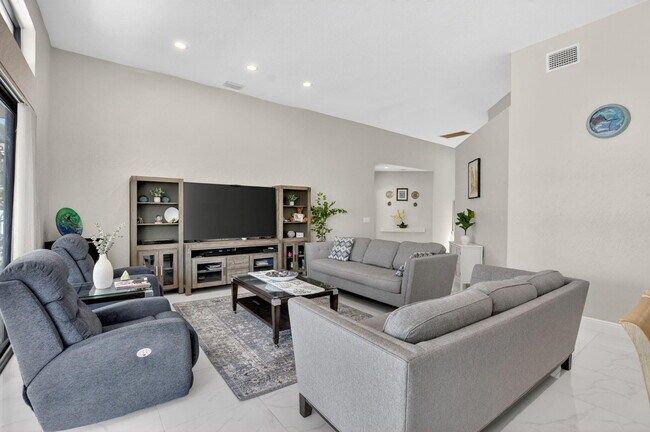Building Photo - 6502 Via Benita