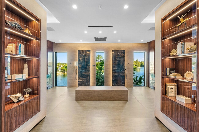 Building Photo - 2934 NE 8th Ave