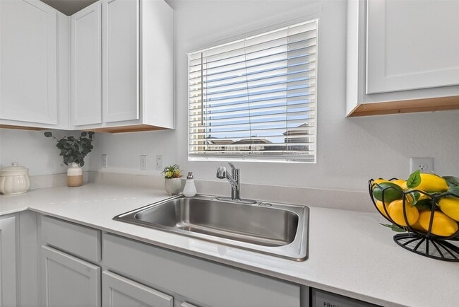 Building Photo - 7402 Clover Chase Dr