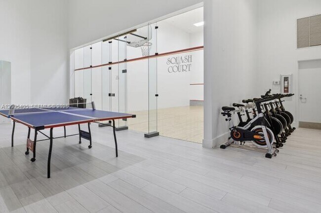 Building Photo - 16500 Collins Ave