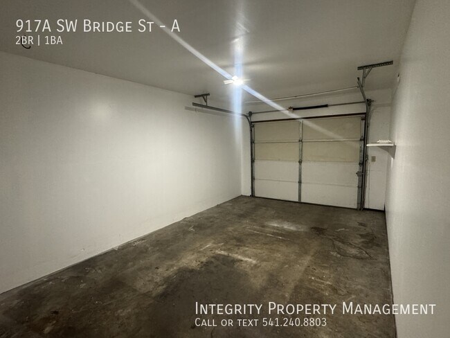 Building Photo - 917 SW Bridge St