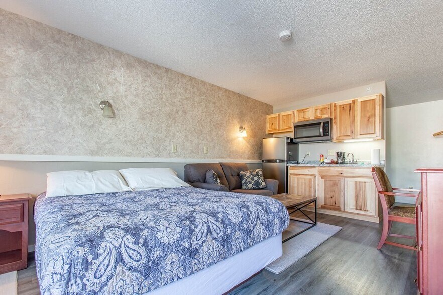 1 - 590 Spruce