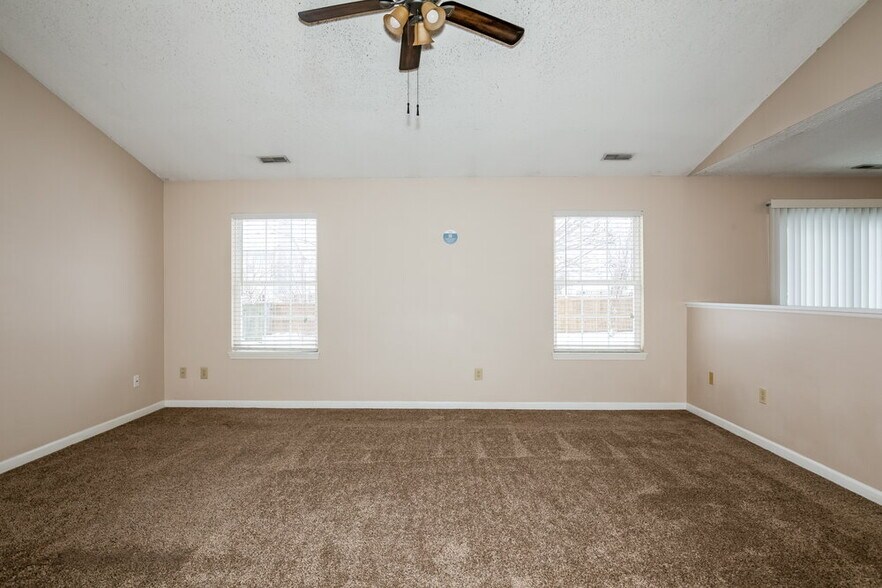 Building Photo - 5751 Ashcroft Dr