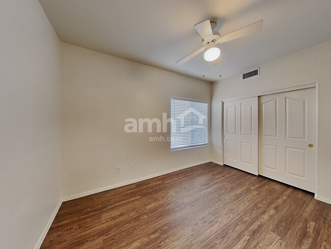 Building Photo - 13381 W Wilshire Dr