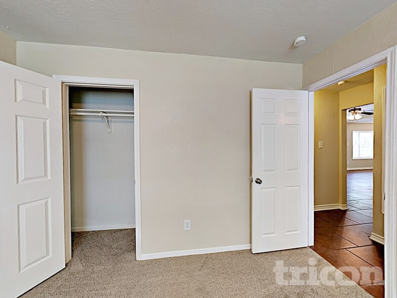 Building Photo - 6515 Ridge Cir Dr