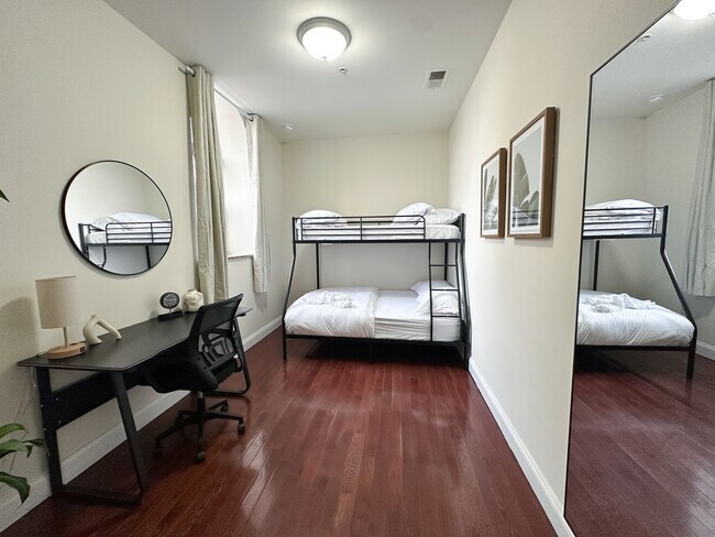 Building Photo - 207 N 11th St