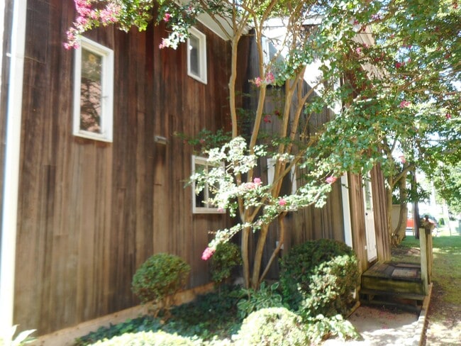 Building Photo - 116 N Union Ave