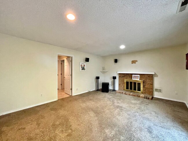 Building Photo - Great Home For Rent