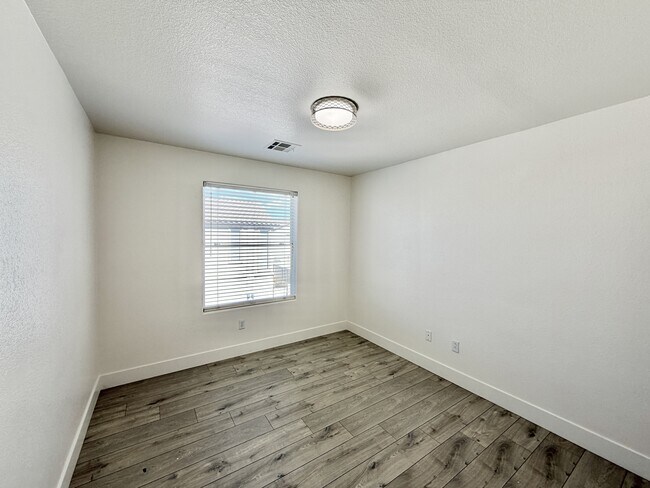 Building Photo - 5863 Rose Tiara Dr