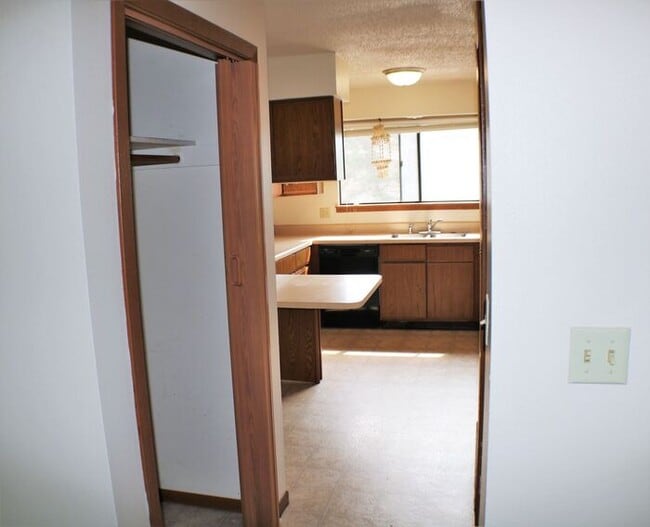Building Photo - $1,450 | 3 Bedroom, 2.5 Bathroom Town Home...