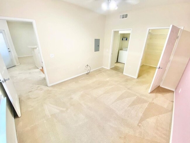 Building Photo - COZY ONE BEDROOM CONDO IN GUARD GATED COMM...