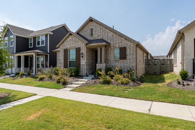 Building Photo - 2521 Elm Pl