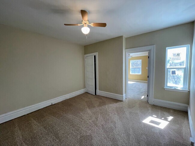 Building Photo - 4 bed 3 bath - Brighton Heights - HUGE house, large rooms, spacious kitchen