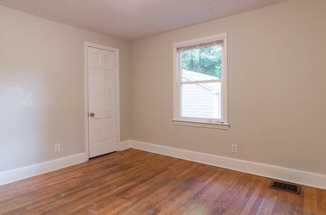 Building Photo - 1233 Cheshire Ave