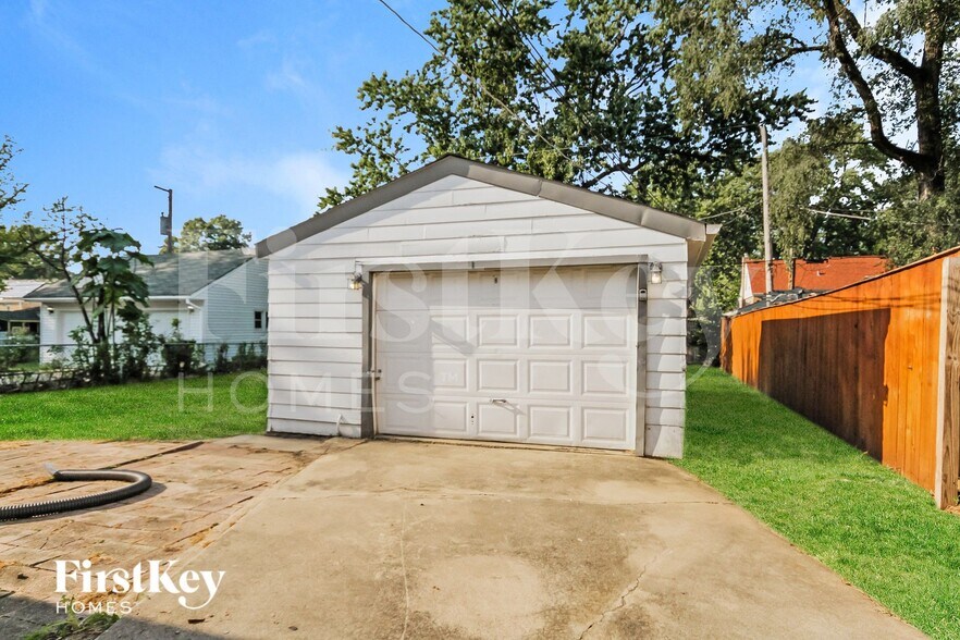 Building Photo - 3838-3216 216th Pl