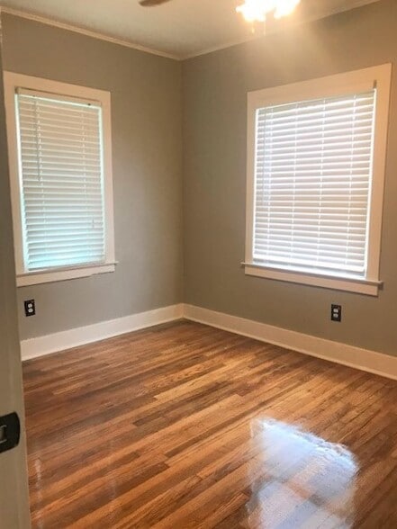 Building Photo - 1017 S Savage St