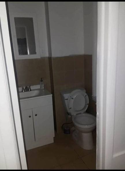 Building Photo - 422 St Pauls Ave