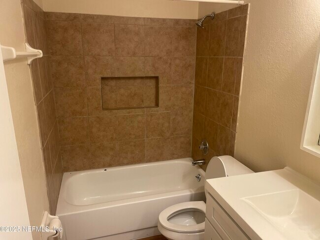 Building Photo - 85 Debarry Ave