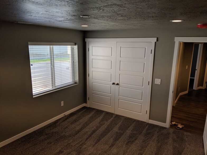 Building Photo - 805 W 750 S