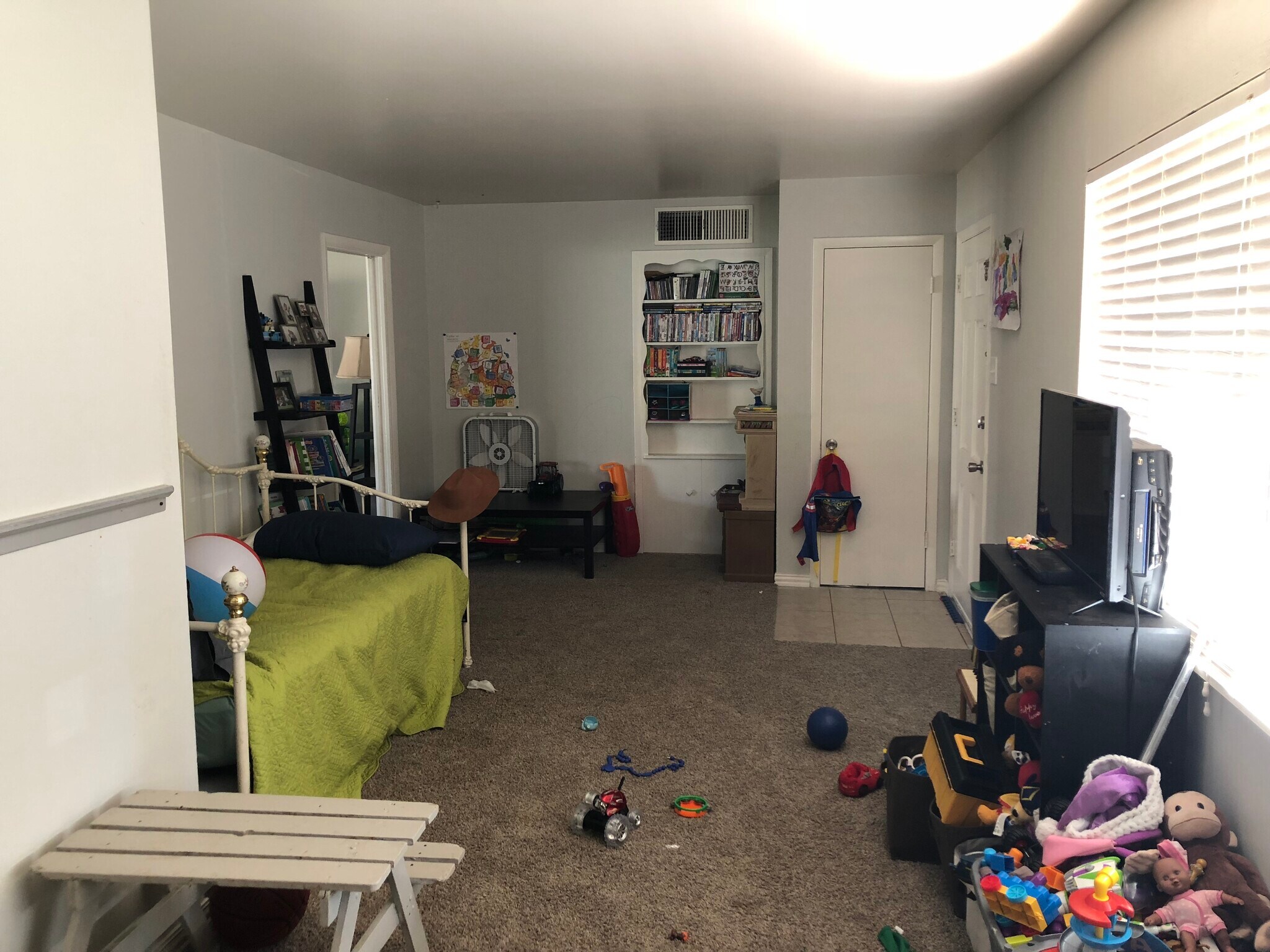 4th Bedroom OR 2nd living room. DOES have closet! - 2754 Yale