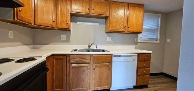 Building Photo - 3806 Briar Pl