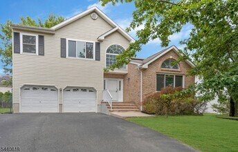Building Photo - 450 Vanderveer Rd