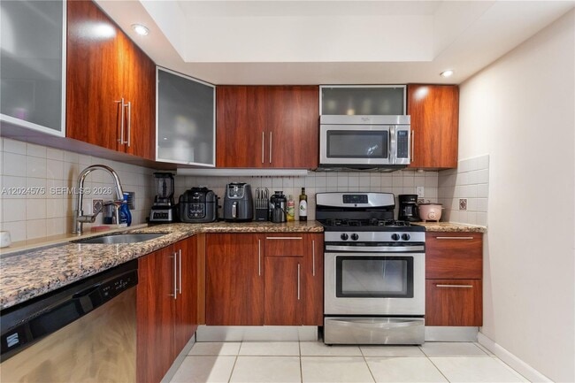 Building Photo - 2030 S Ocean Dr