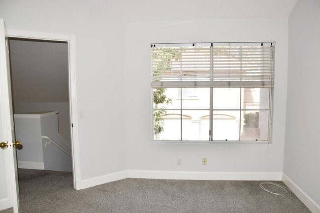 Building Photo - 8215 E White Oak Ridge