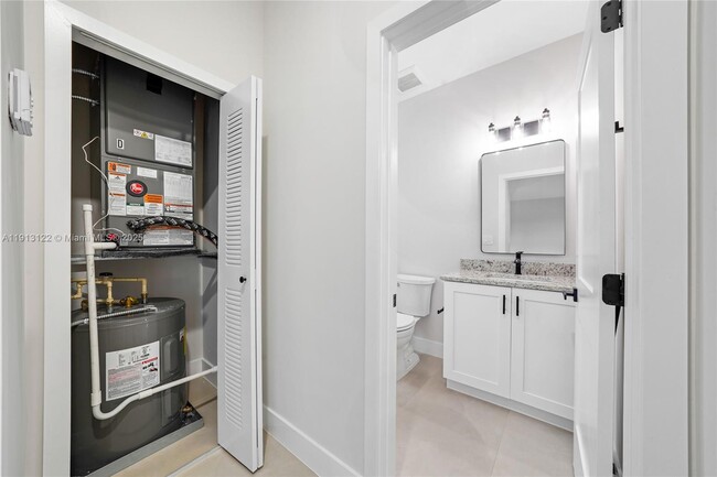 Building Photo - 4307 E 8th Ct