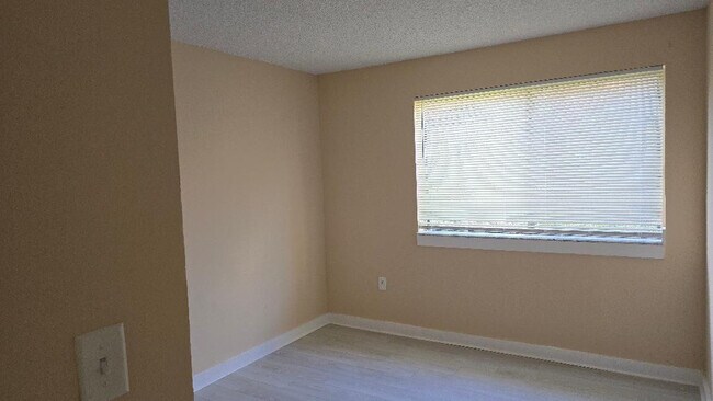 Building Photo - 3242 Coral Lake Ln