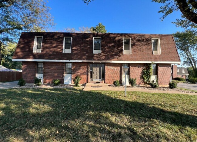 Primary Photo - Cozy 2-Bedroom Apartment with Convenient First-Floor Living