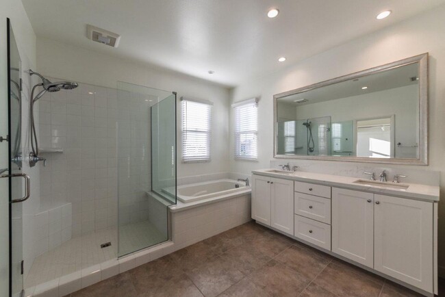 Building Photo - Irvine Single Family house 4bd/3ba Eastwoo...