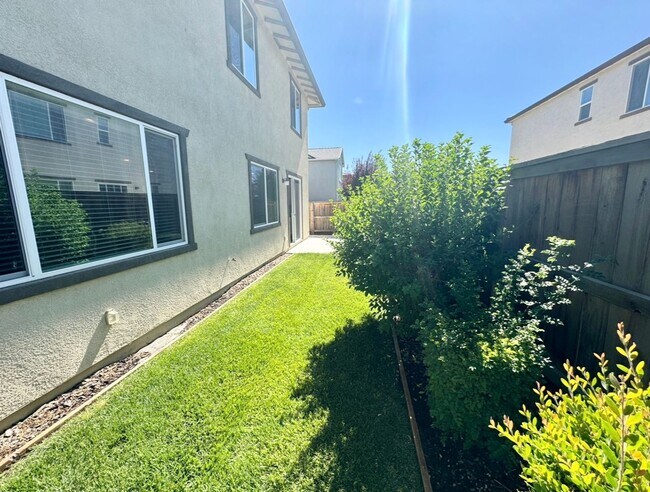 Building Photo - Beautiful home in Springlake!!