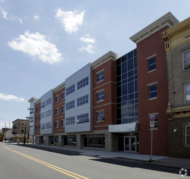 Building Photo - E'Port Commons