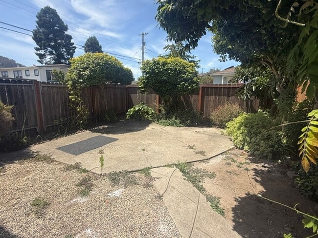 Building Photo - 3-Bedroom Single Family Home in Richmond Annex / El Cerrito Area