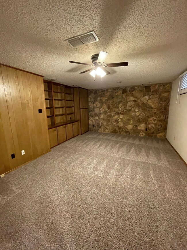 Building Photo - Beautiful Large Home with Basement