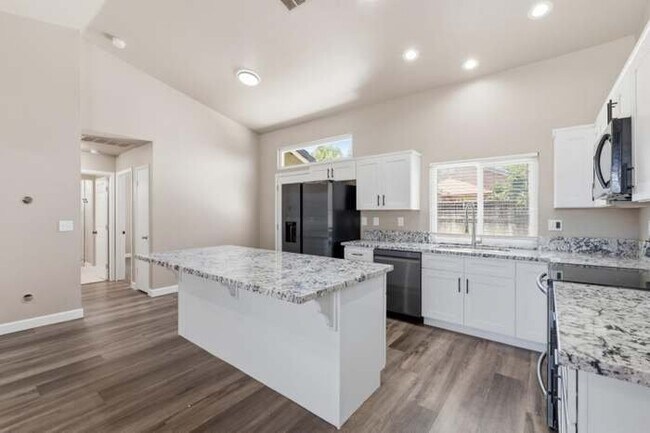 Building Photo - 5642 W Donner Ave