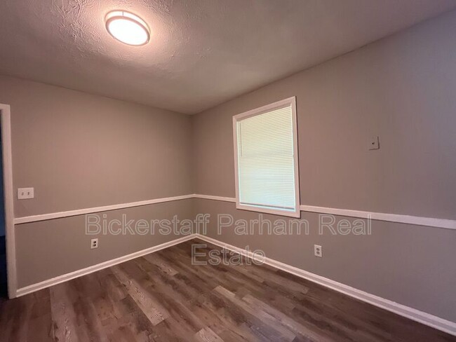 Building Photo - 2300 Welch Dr