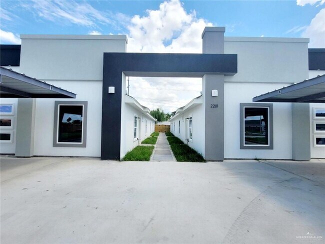 Building Photo - 2205 S Pamplona St