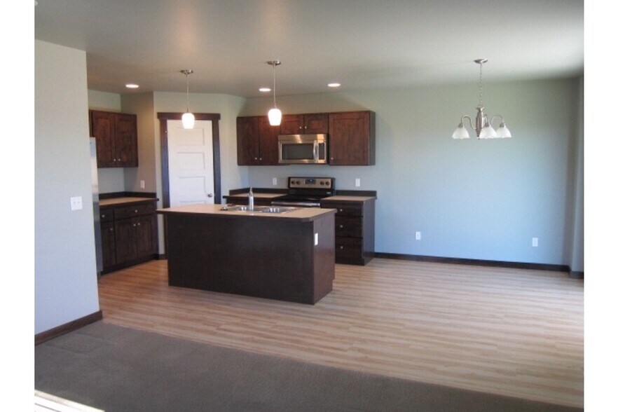 Building Photo - 1906 Leeward Ct